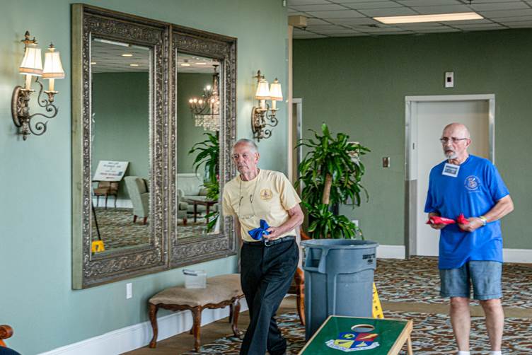 A picture containing person, indoor, standing

Description automatically generated